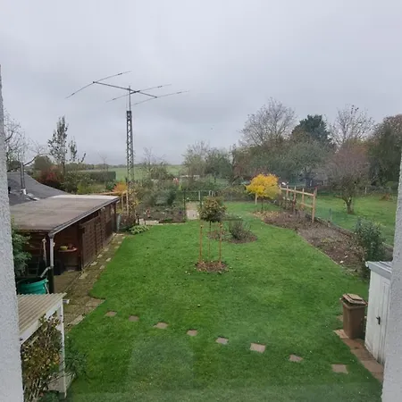 Schnuckeliges Mit Arbeitsplatz Und Gartenblick Проживание в семье Альтенштадт