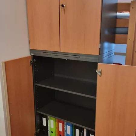 Schnuckeliges Mit Arbeitsplatz Und Gartenblick *