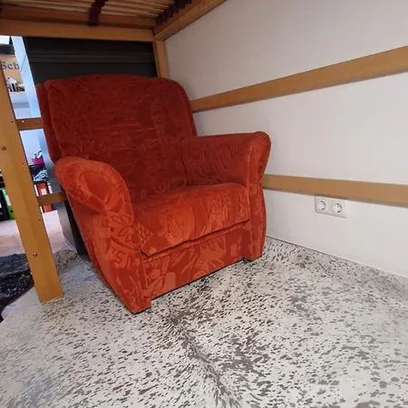 Schnuckeliges Mit Arbeitsplatz Und Gartenblick Проживание в семье