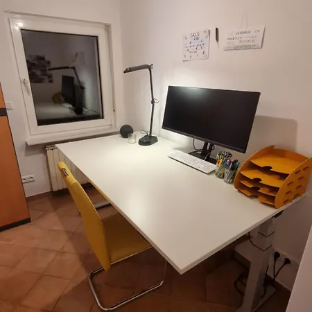 Schnuckeliges Mit Arbeitsplatz Und Gartenblick Проживание в семье