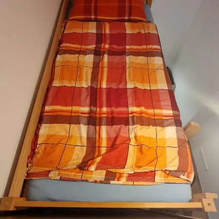 Schnuckeliges Mit Arbeitsplatz Und Gartenblick Проживание в семье *