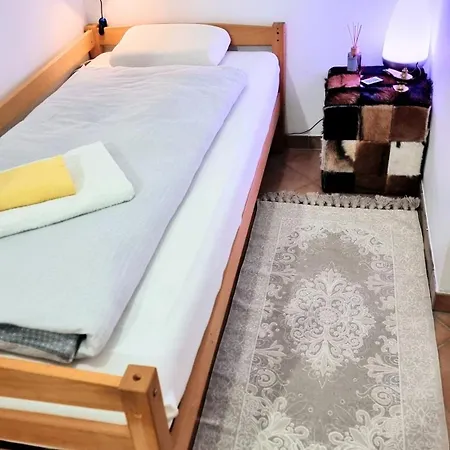 Schnuckeliges Mit Arbeitsplatz Und Gartenblick Проживание в семье Альтенштадт